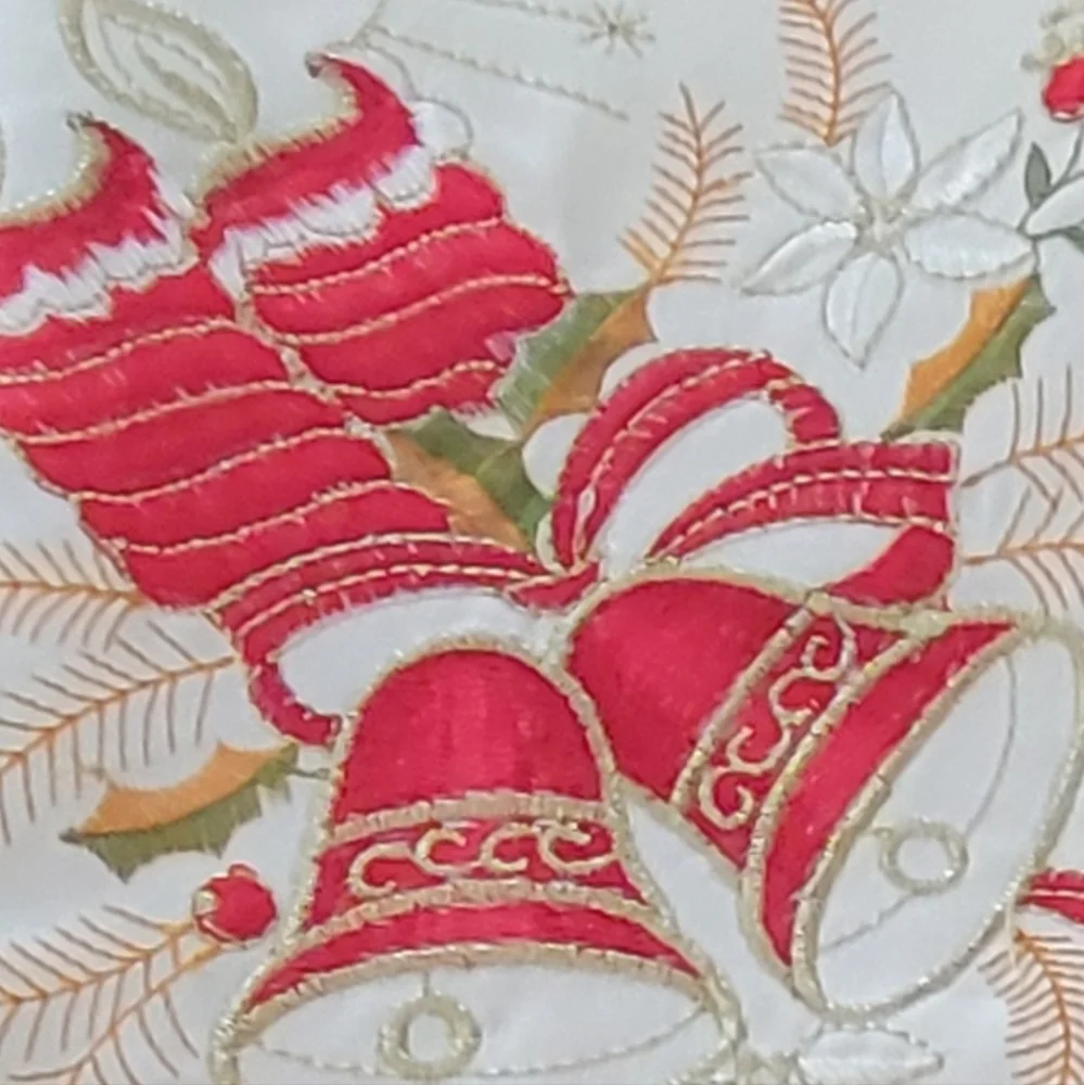 BEAUTIFUL BRAND NEW INBROIDERY TABLECLOTHS 38X56 INCHES